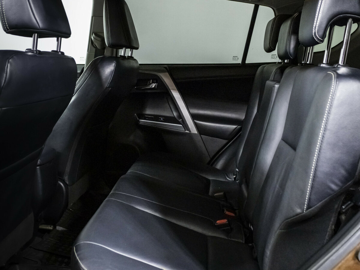 Купить Toyota RAV4 с пробегом. Фото: #10