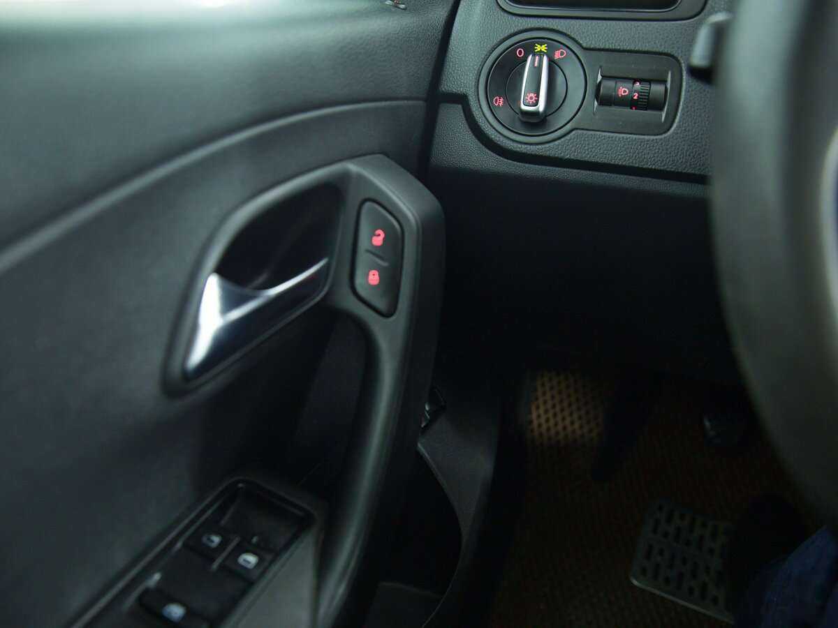 Купить Volkswagen Polo с пробегом. Фото: #14