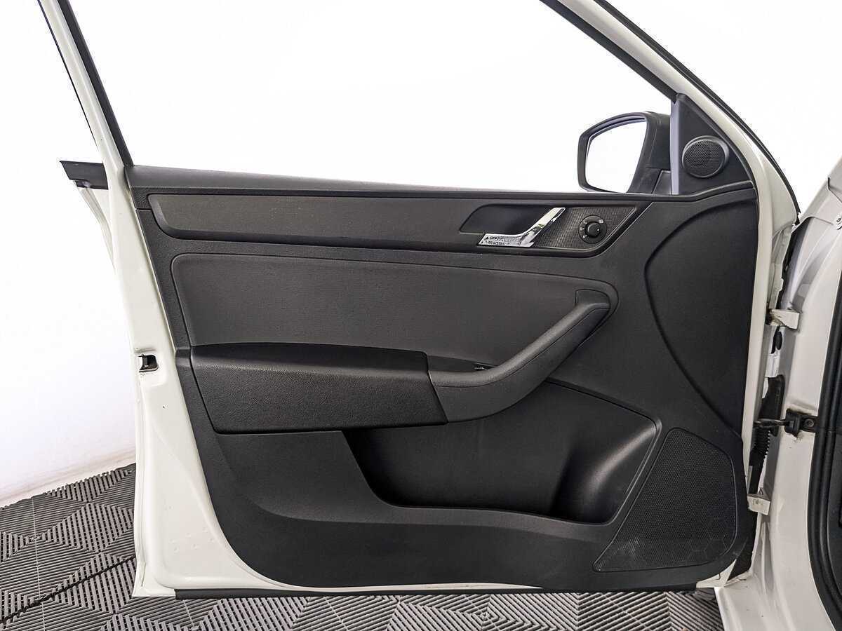 Купить Skoda Rapid с пробегом. Фото: #17