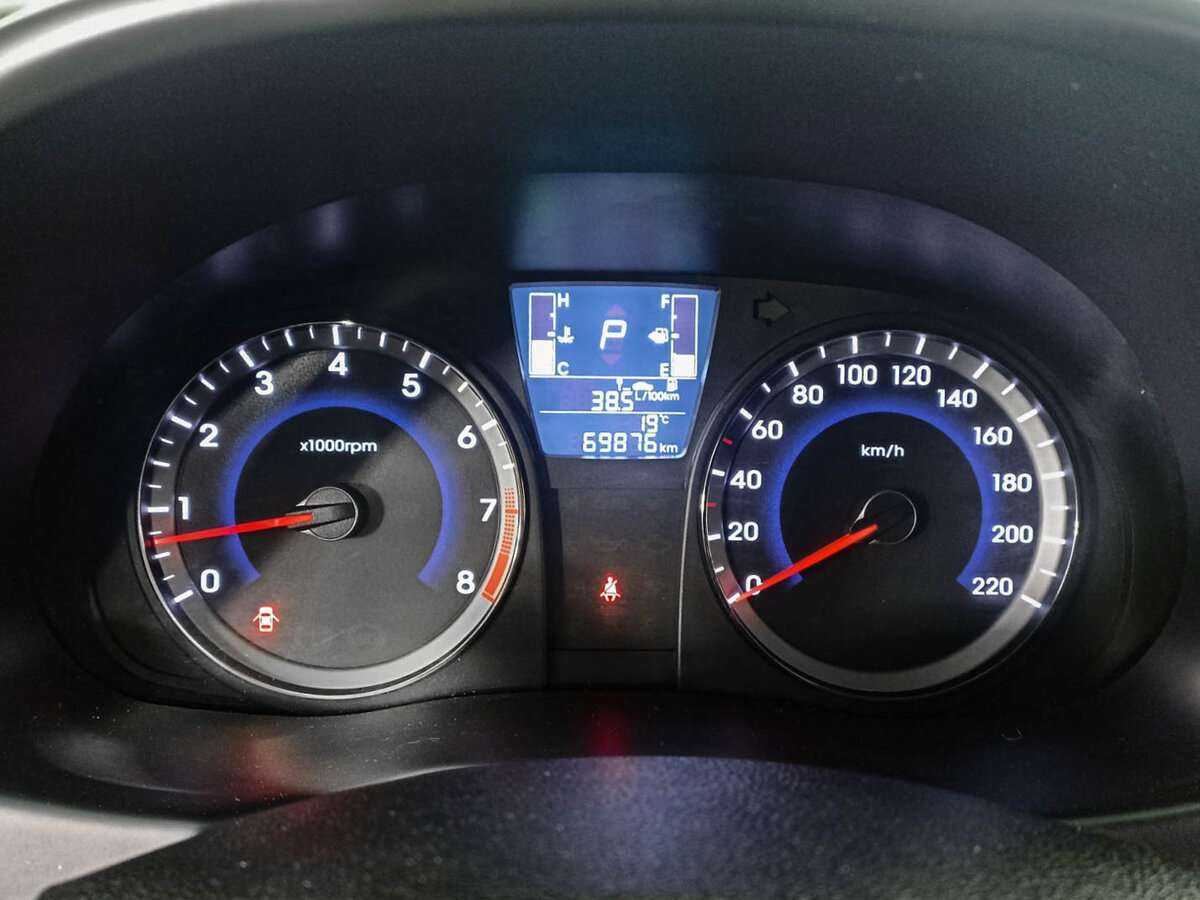 Купить Hyundai Solaris с пробегом. Фото: #10