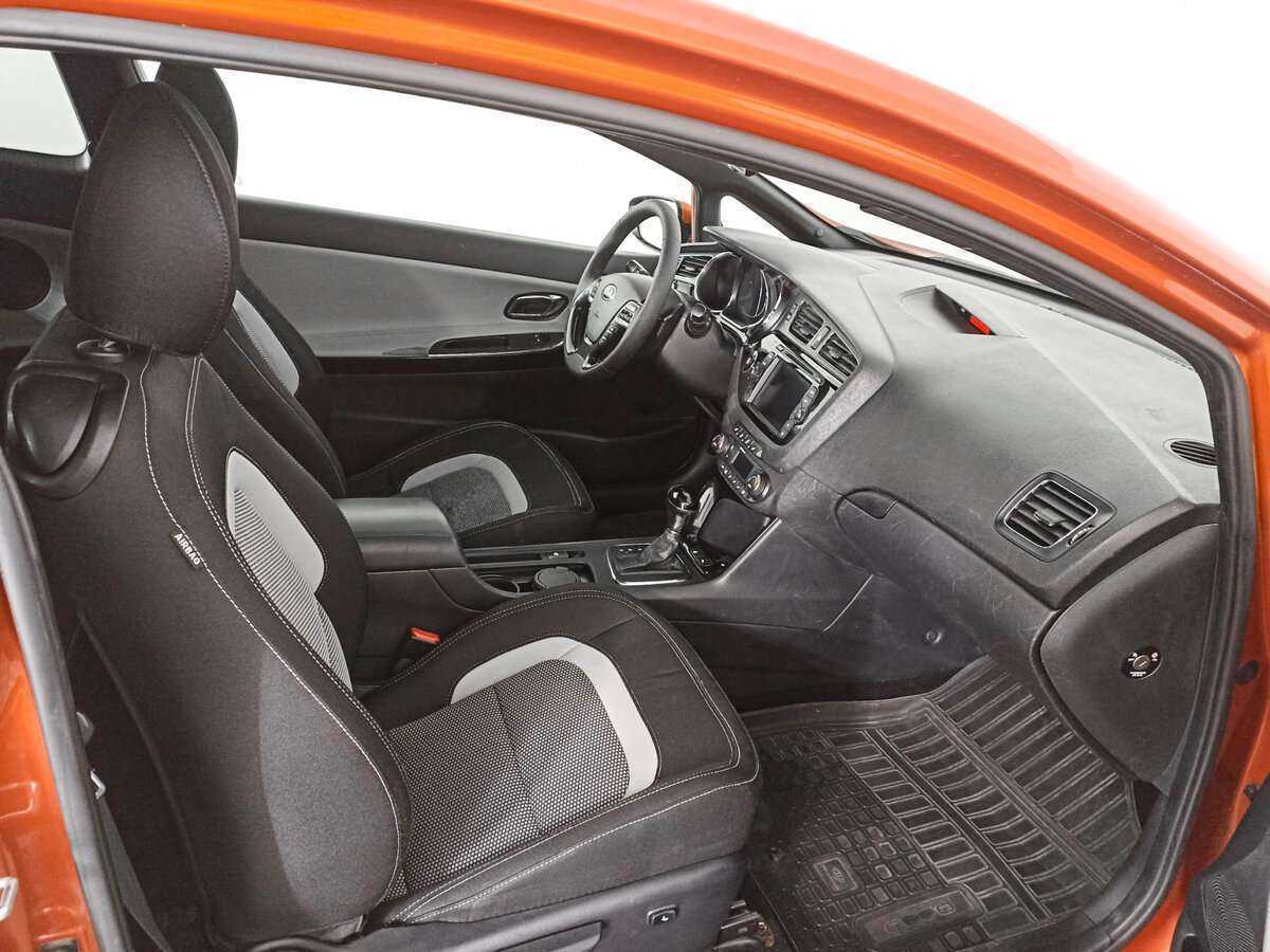 Купить Kia Ceed с пробегом. Фото: #8