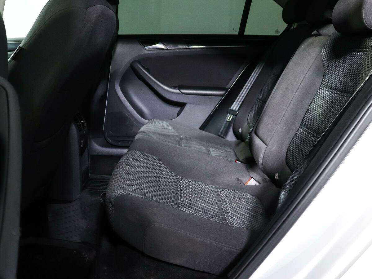 Купить Volkswagen Jetta с пробегом. Фото: #8