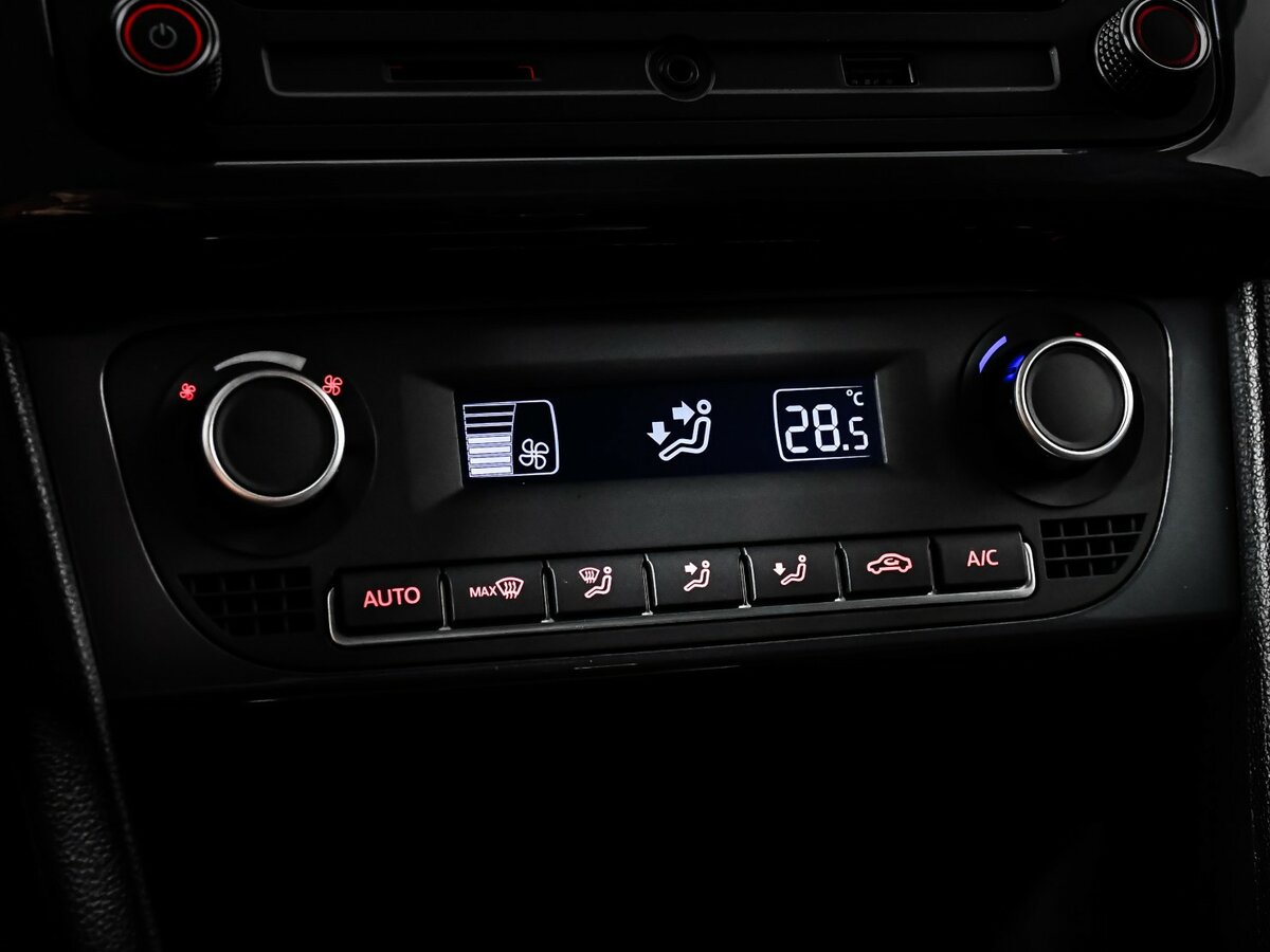 Купить Volkswagen Polo с пробегом. Фото: #14