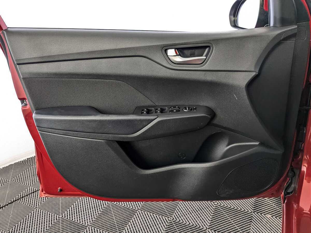 Купить Hyundai Solaris с пробегом. Фото: #18