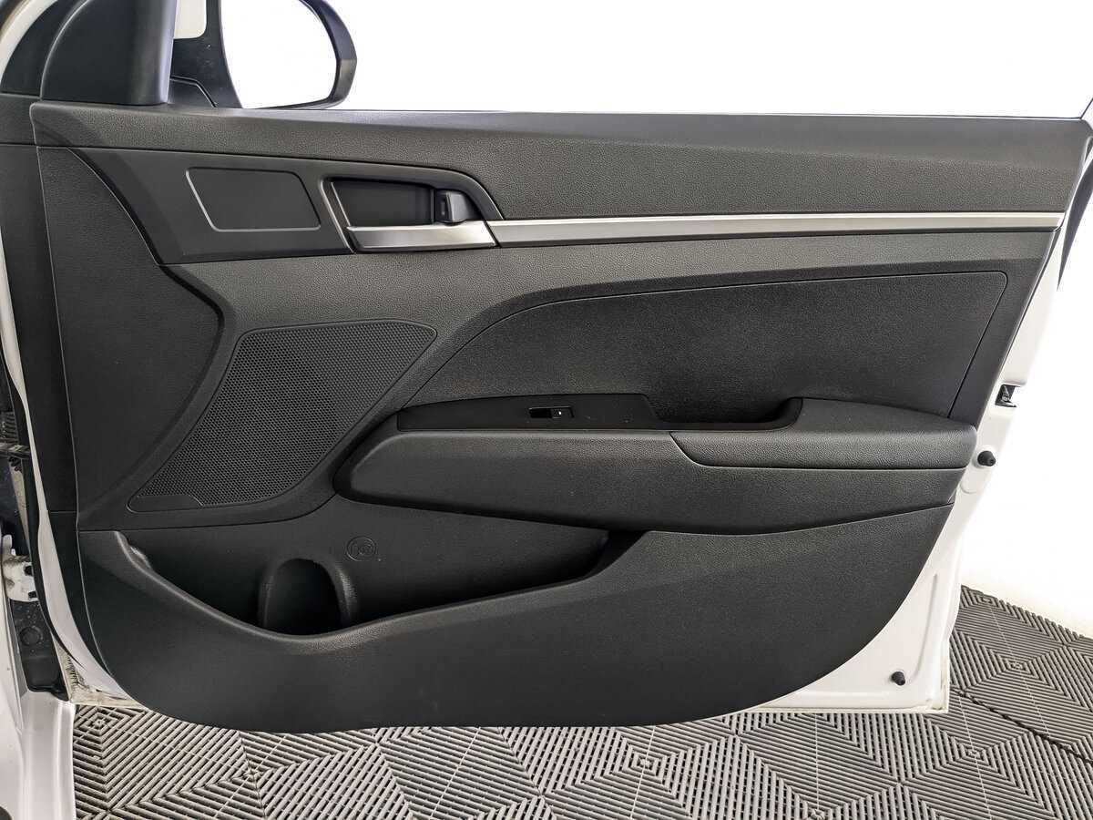 Купить Hyundai Elantra с пробегом. Фото: #21