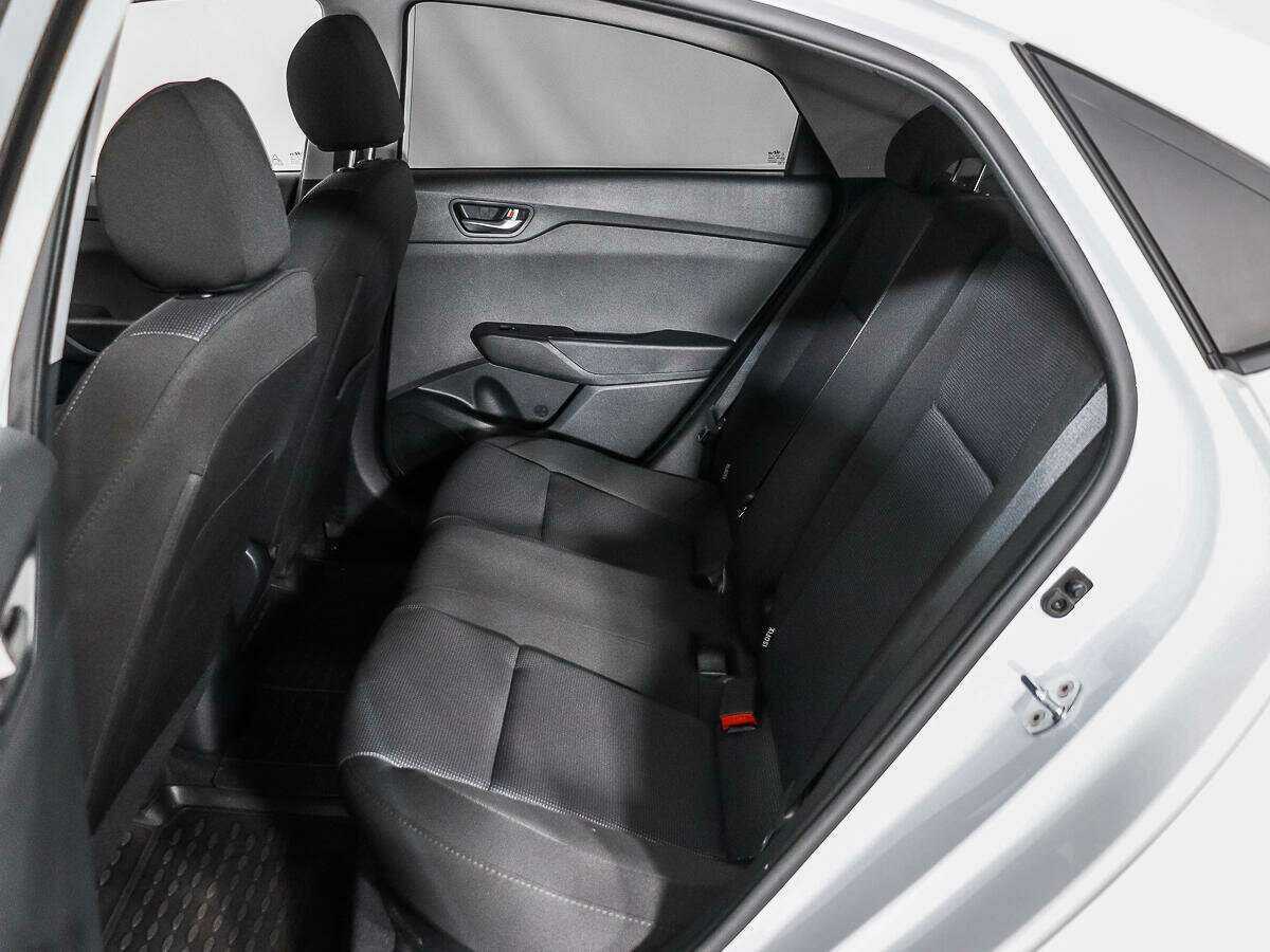 Купить Hyundai Solaris с пробегом. Фото: #9