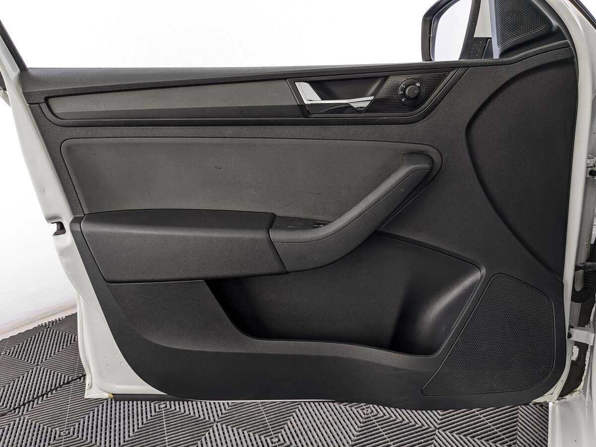 Купить Skoda Rapid с пробегом. Фото: #14