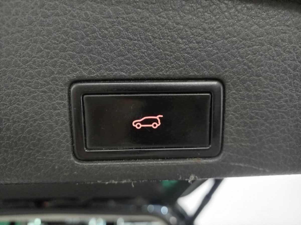 Купить Volkswagen Touareg с пробегом. Фото: #17