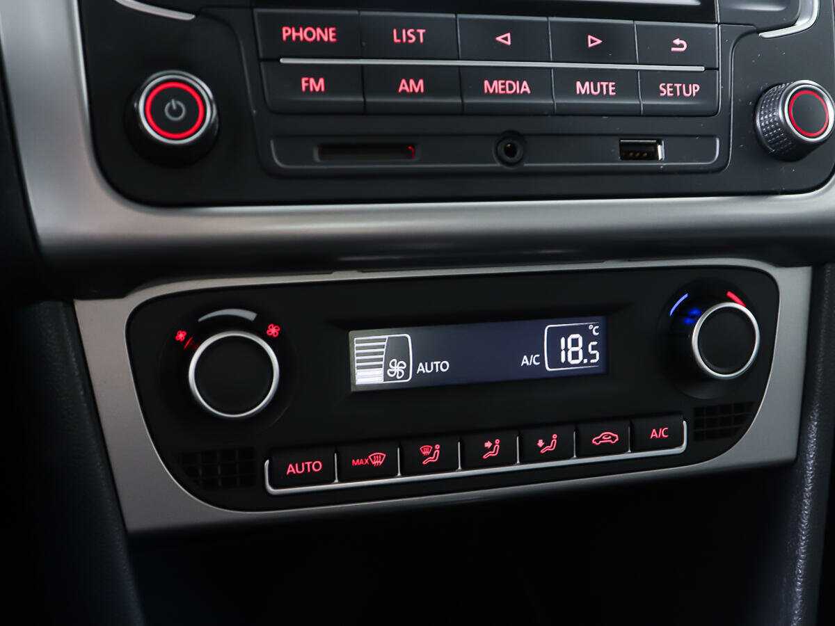 Купить Volkswagen Polo с пробегом. Фото: #15