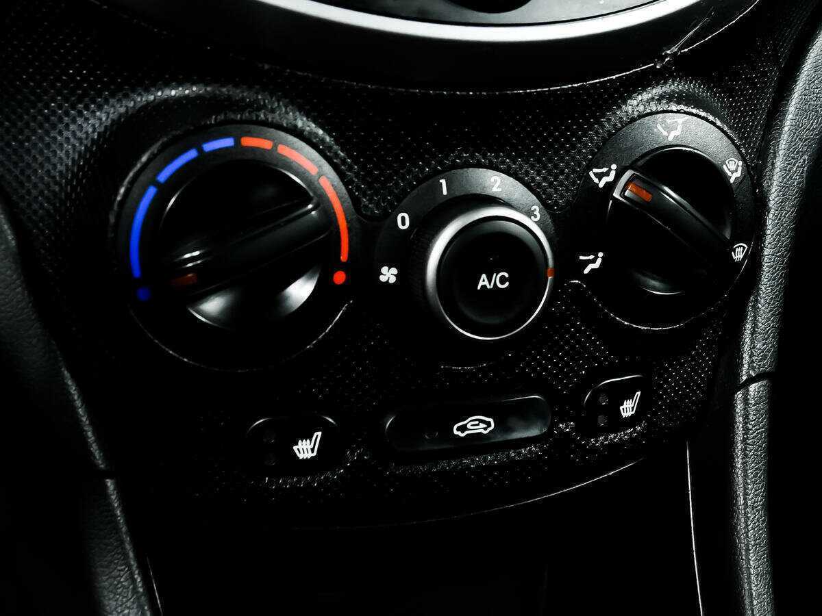 Купить Hyundai Solaris с пробегом. Фото: #13