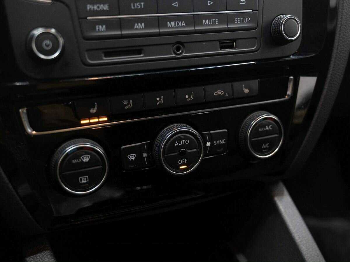 Купить Volkswagen Jetta с пробегом. Фото: #17