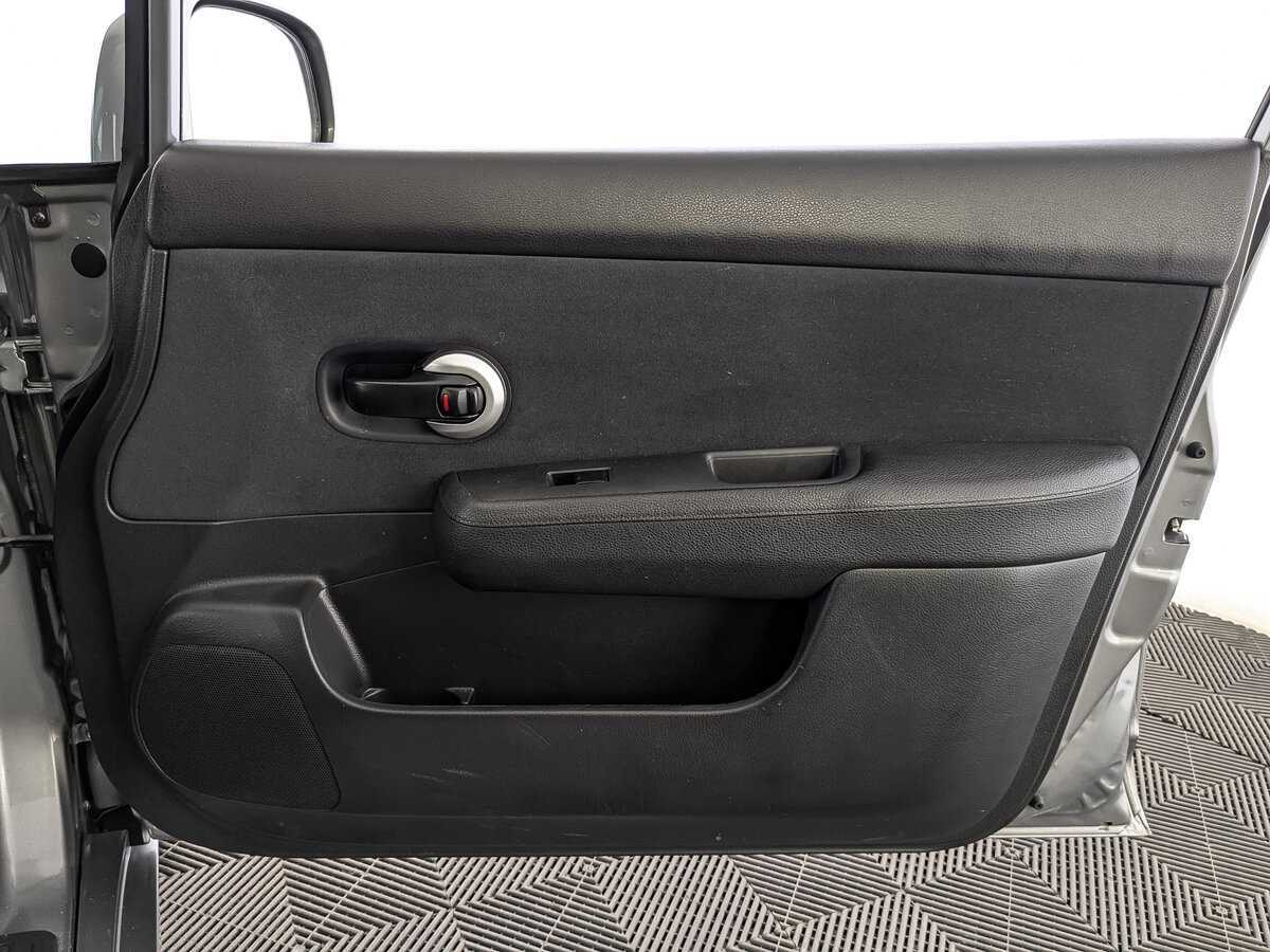 Купить Nissan Tiida с пробегом. Фото: #24