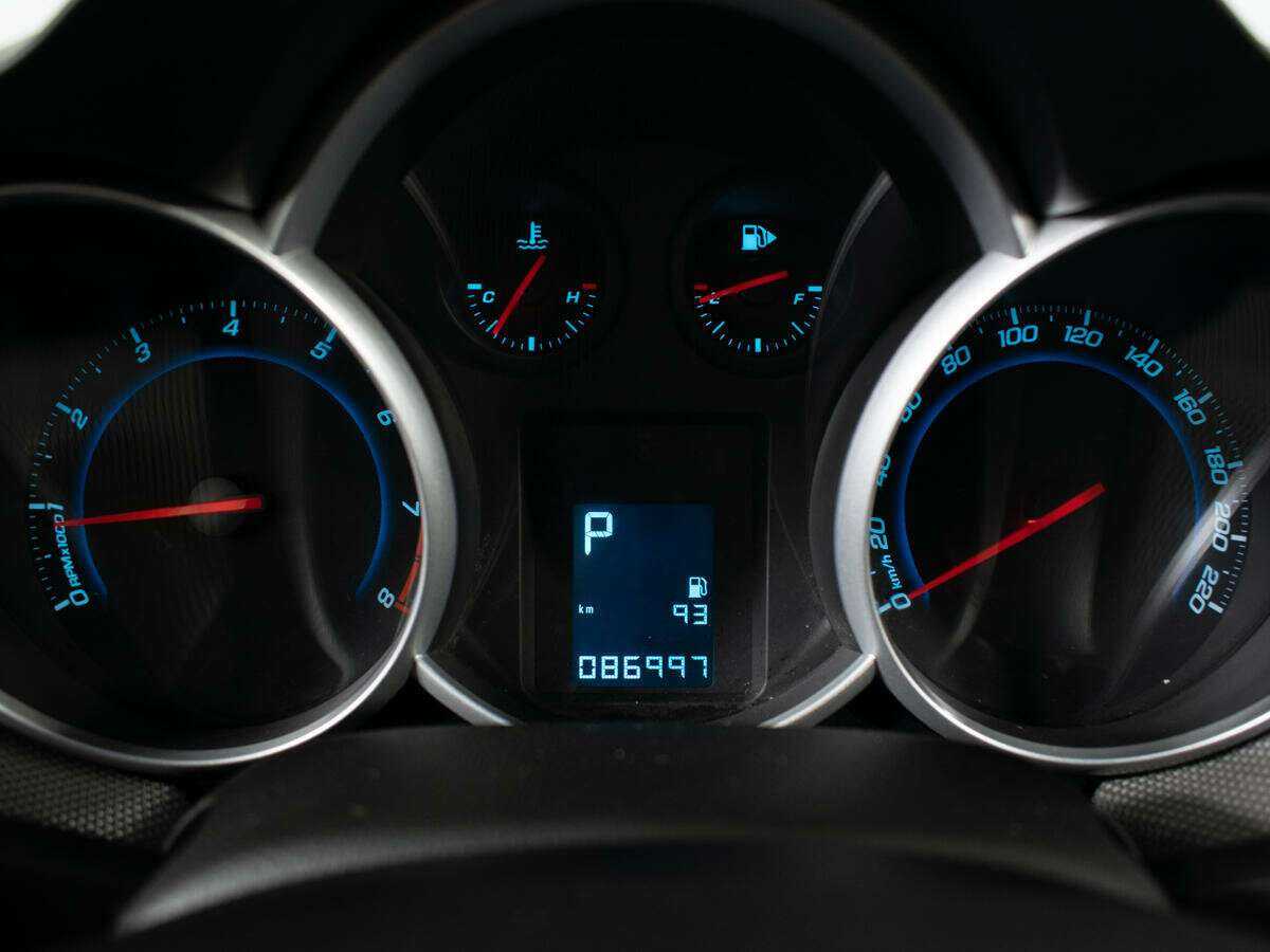 Купить Chevrolet Cruze с пробегом. Фото: #7