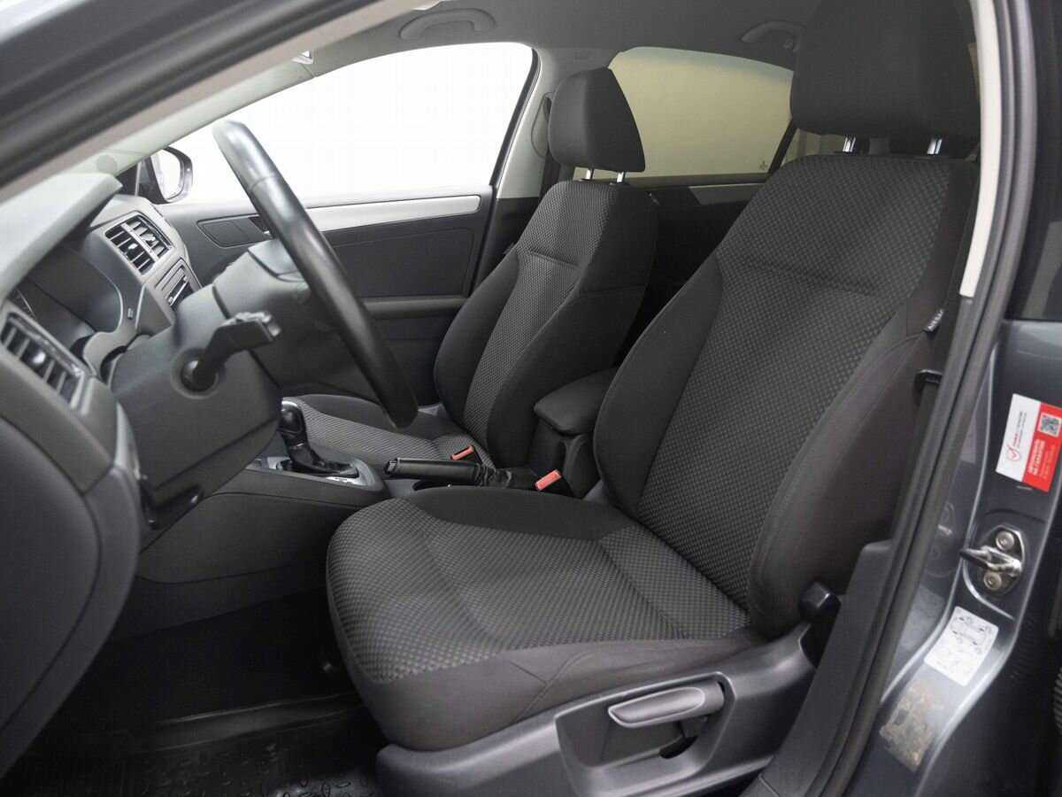 Купить Volkswagen Jetta с пробегом. Фото: #6