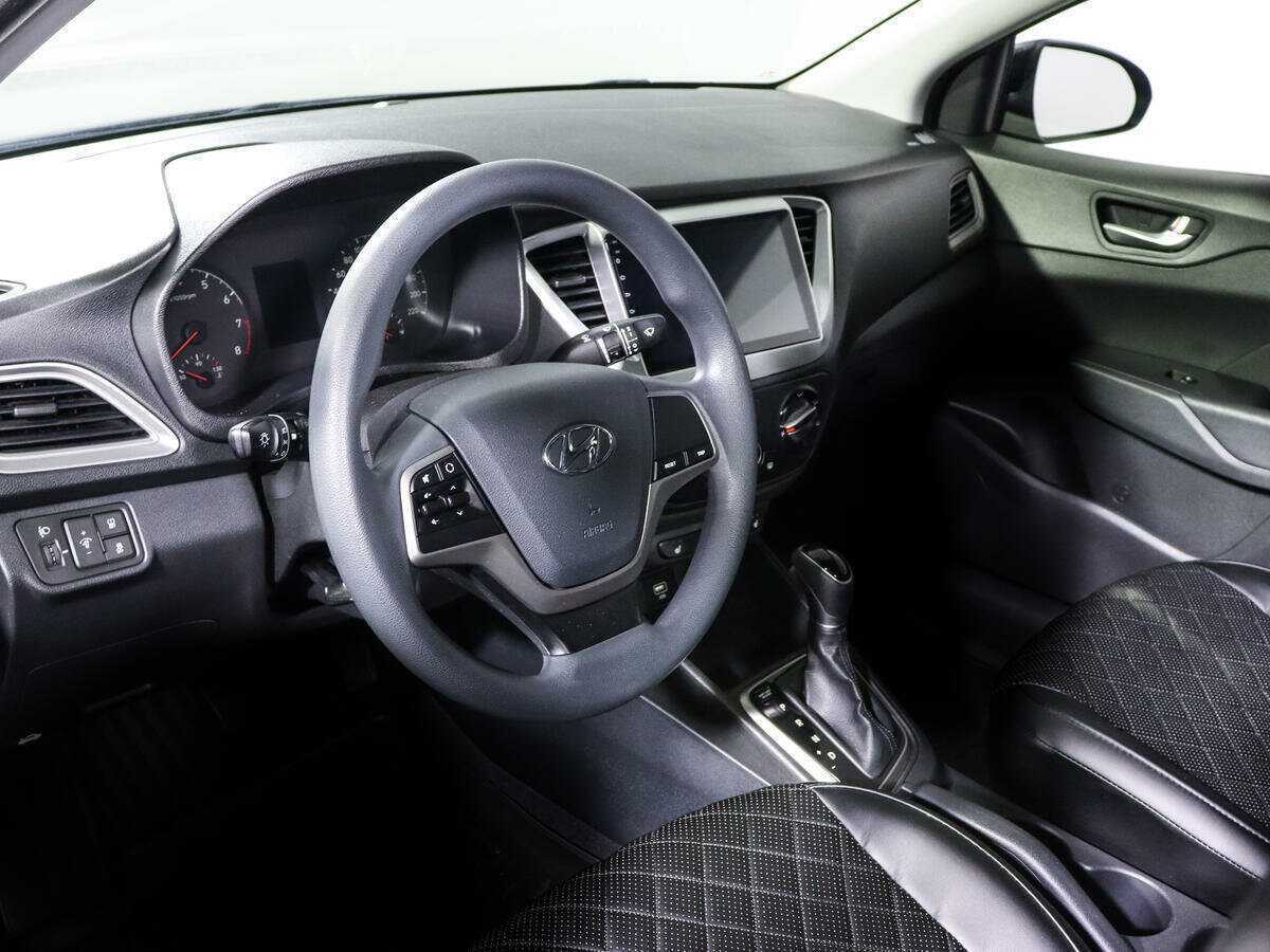 Купить Hyundai Solaris с пробегом. Фото: #1