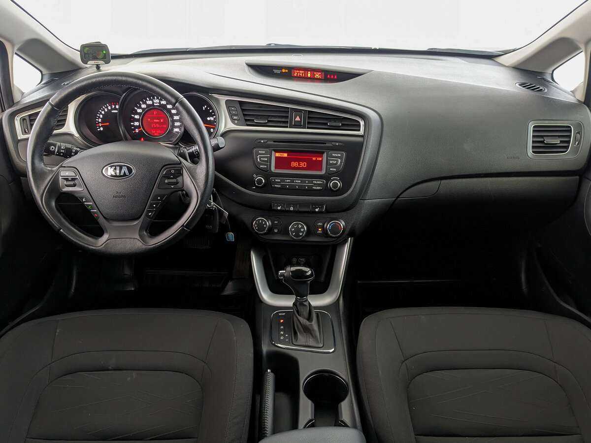 Купить Kia Ceed с пробегом. Фото: #9