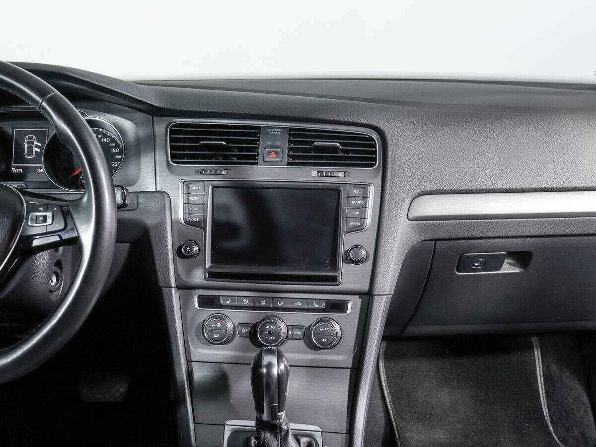 Купить Volkswagen Golf с пробегом. Фото: #10