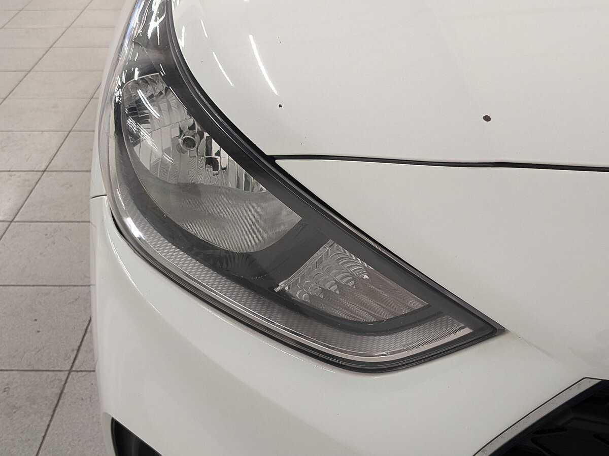 Купить Hyundai Solaris с пробегом. Фото: #10