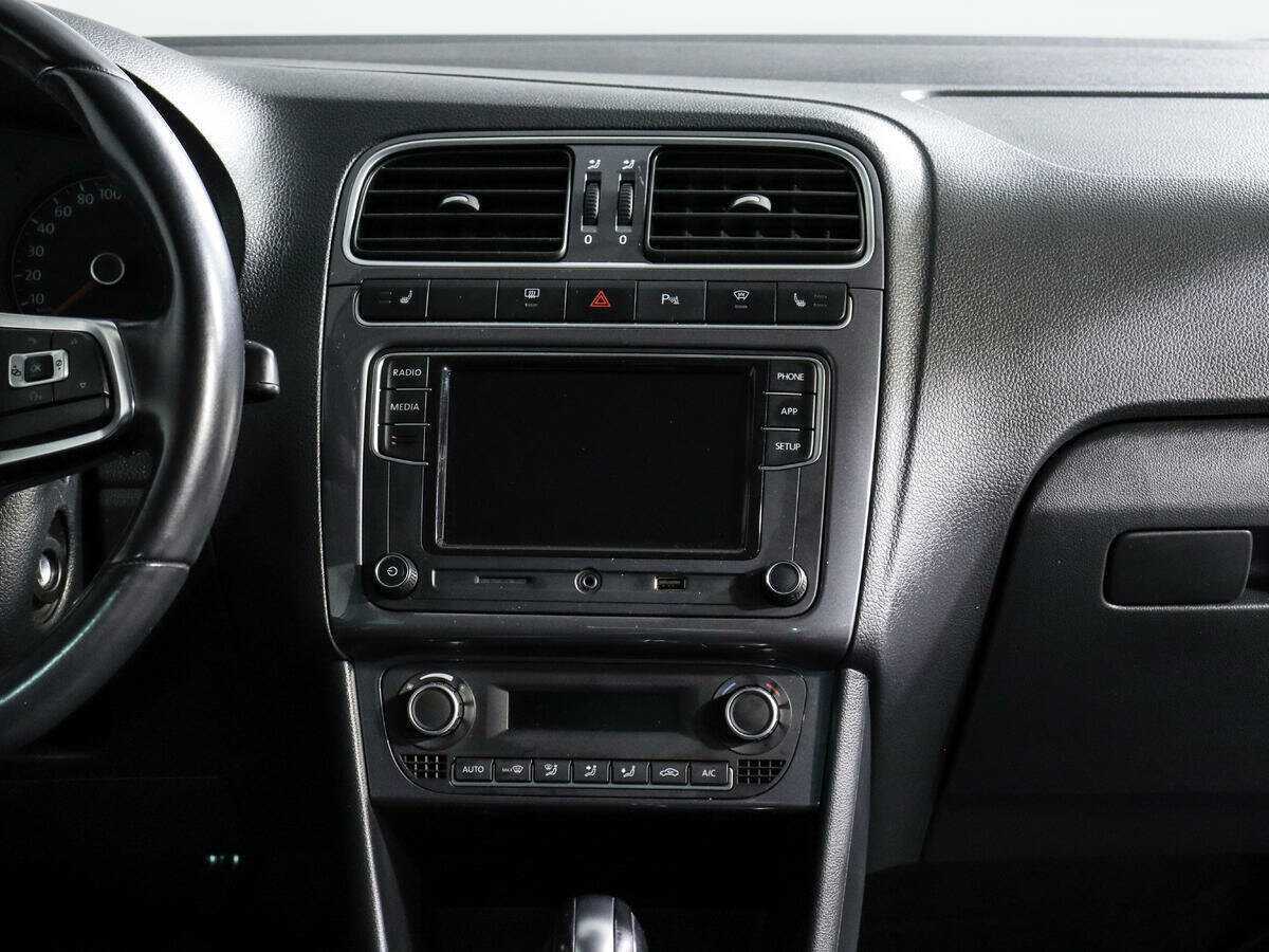 Купить Volkswagen Polo с пробегом. Фото: #12