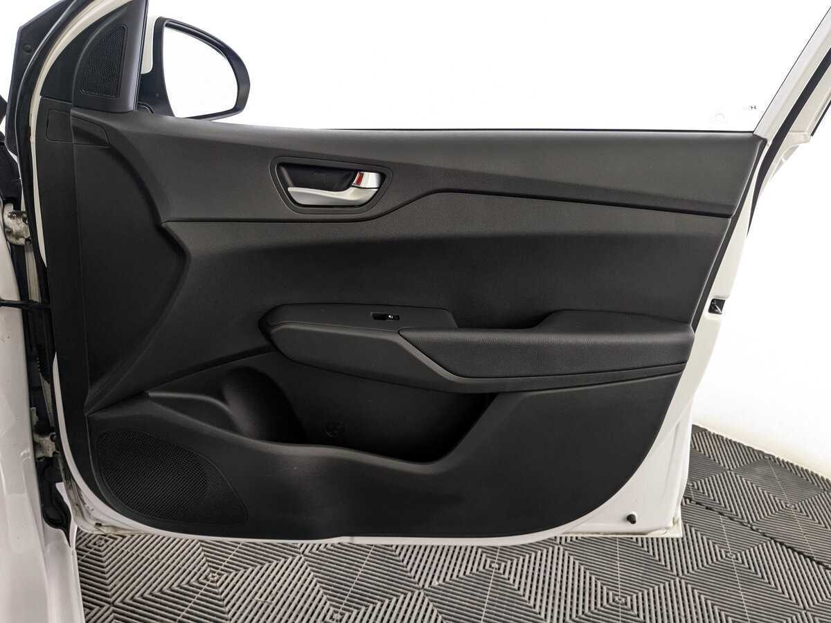 Купить Hyundai Solaris с пробегом. Фото: #24