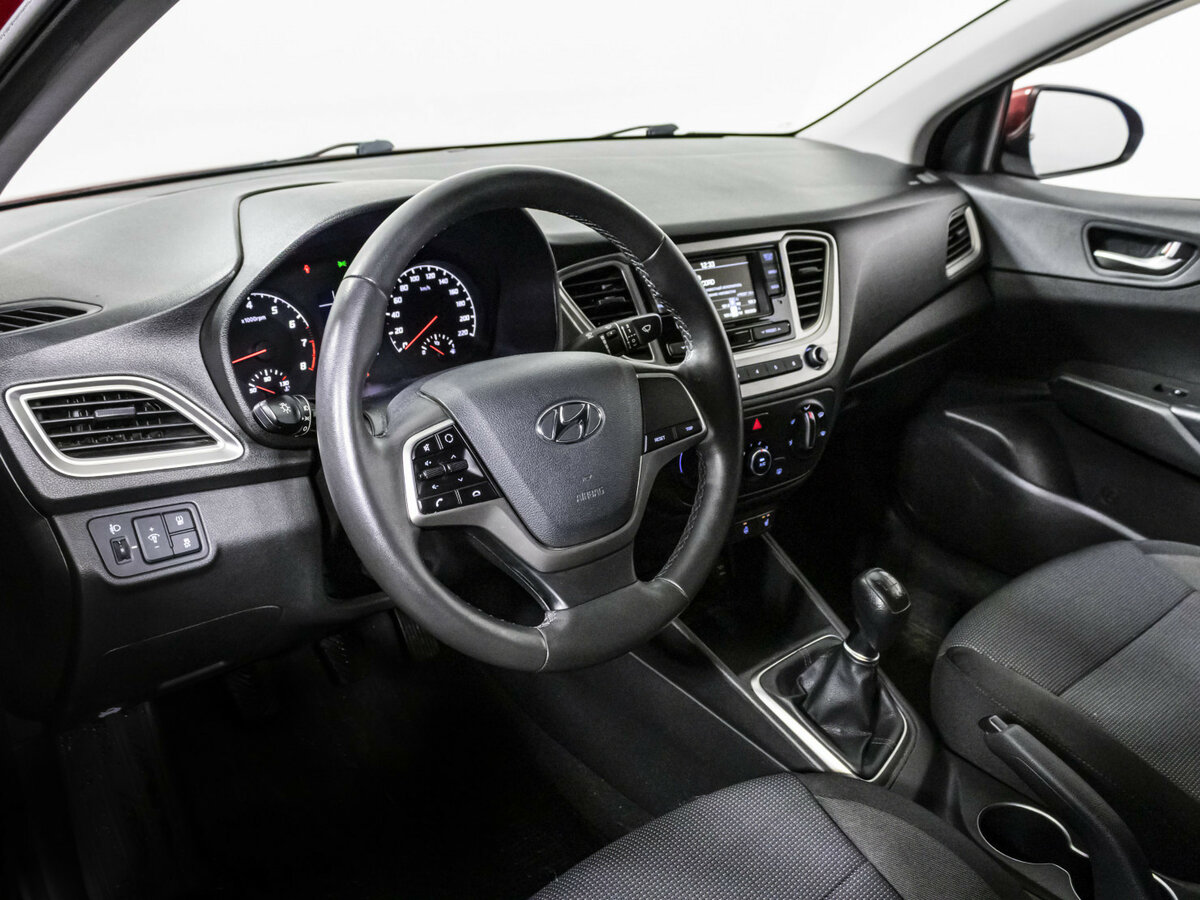 Купить Hyundai Solaris с пробегом. Фото: #10