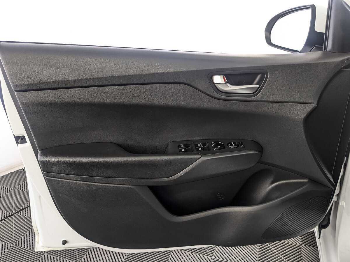 Купить Hyundai Solaris с пробегом. Фото: #13