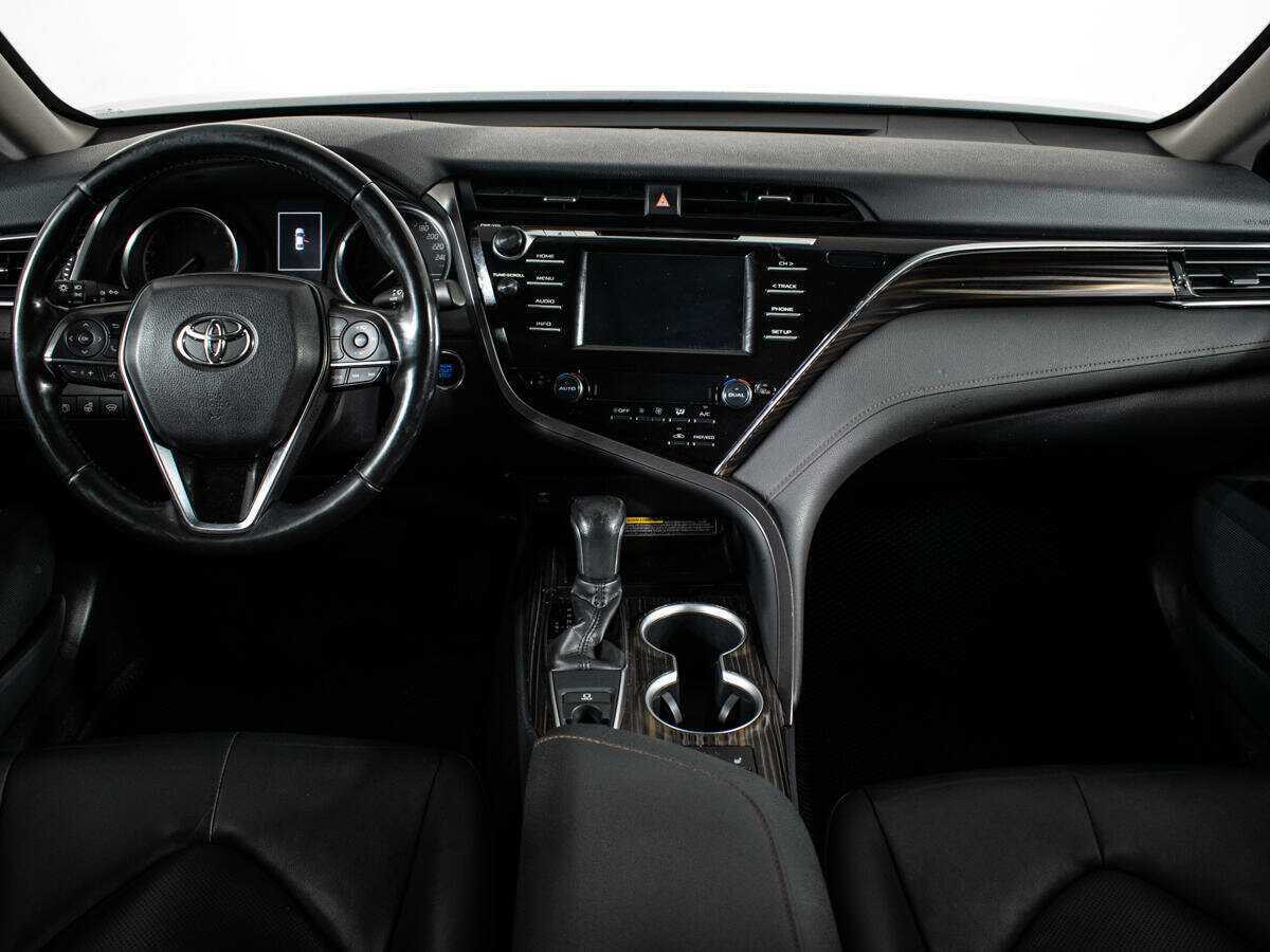 Купить Toyota Camry с пробегом. Фото: #11