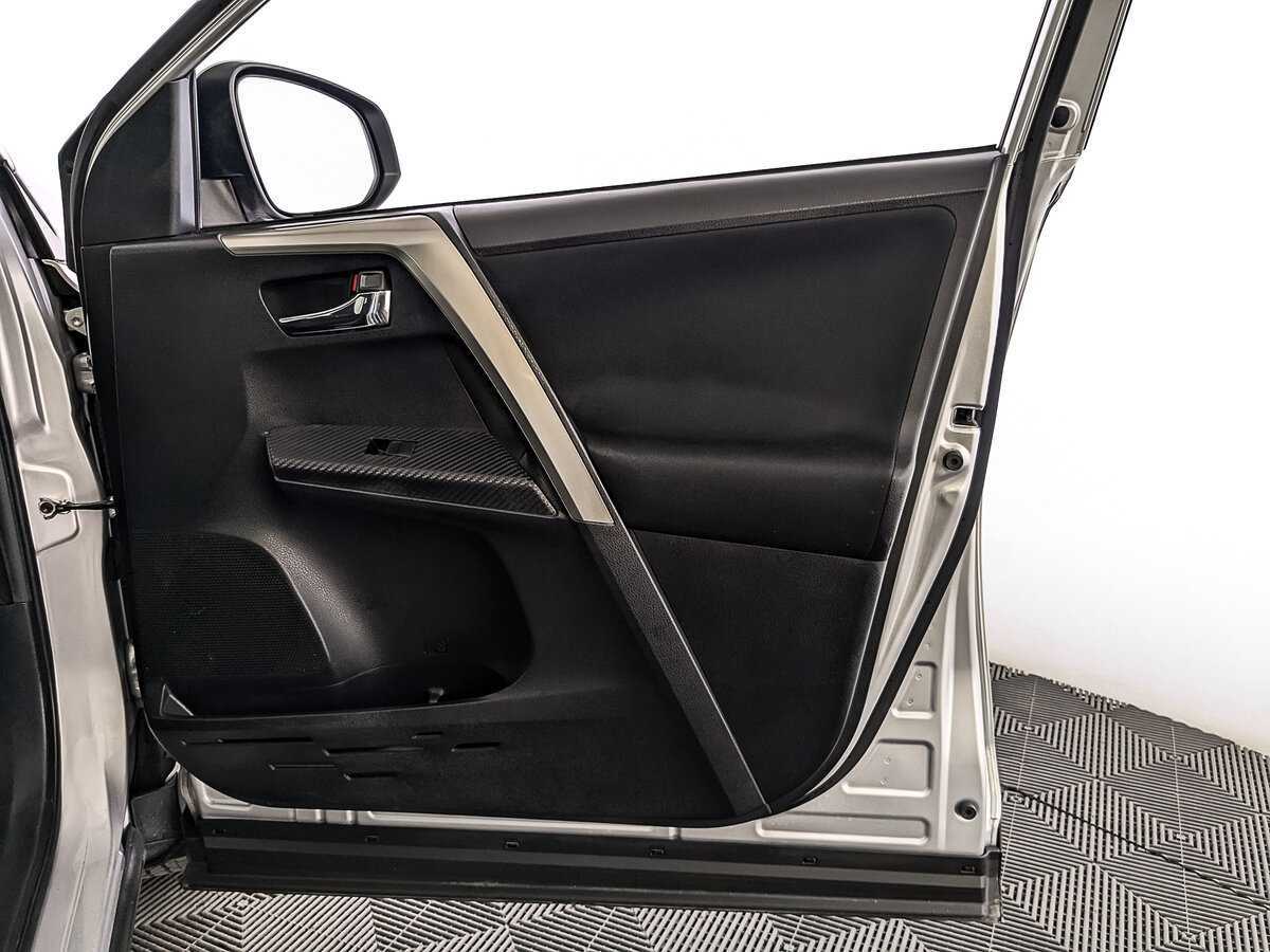 Купить Toyota RAV4 с пробегом. Фото: #23