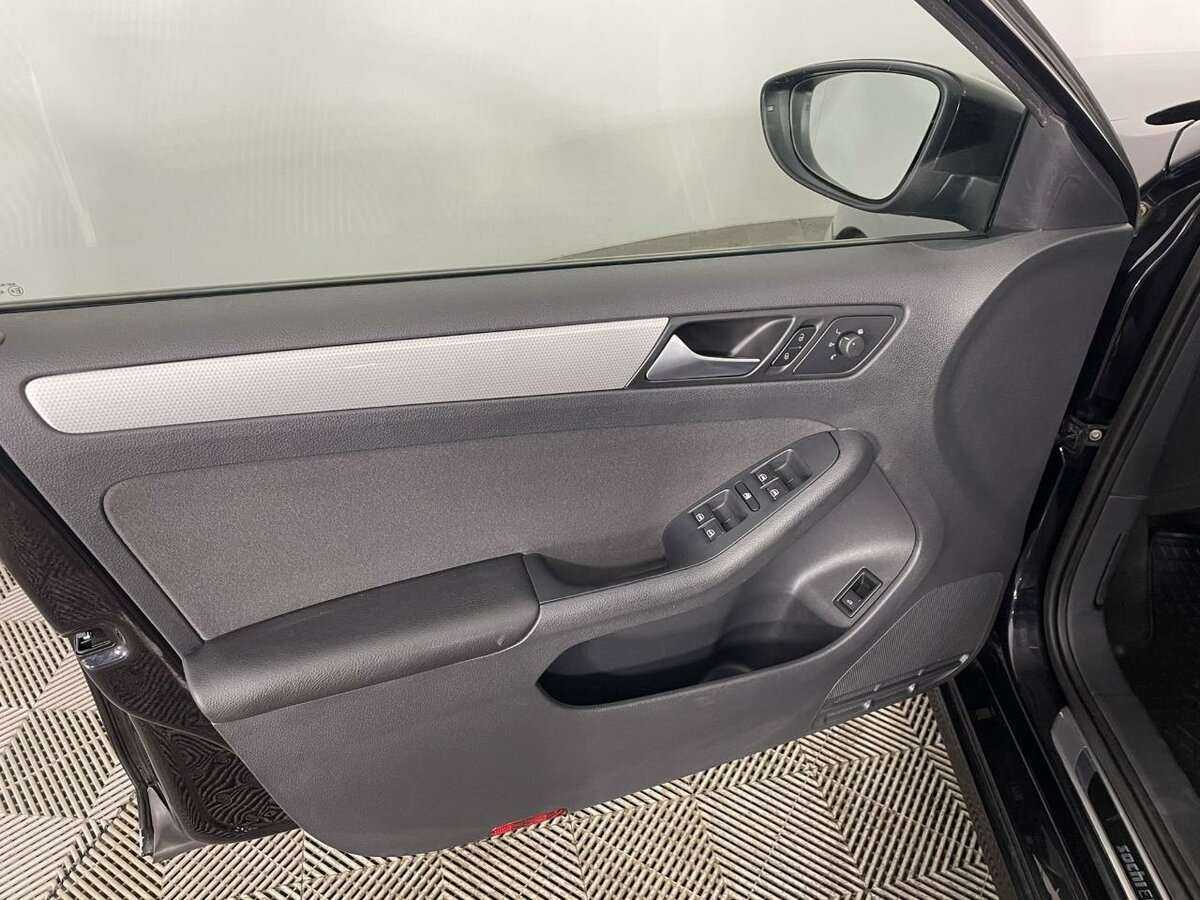 Купить Volkswagen Jetta с пробегом. Фото: #7