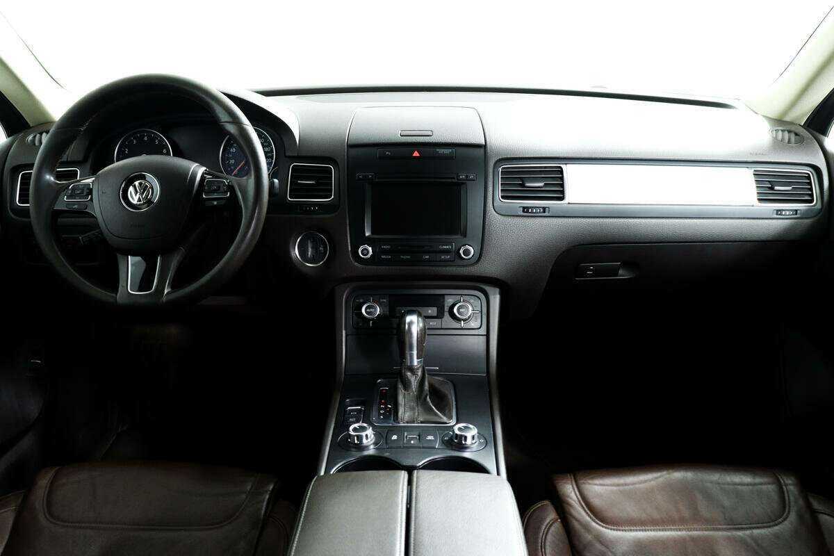 Купить Volkswagen Touareg с пробегом. Фото: #10