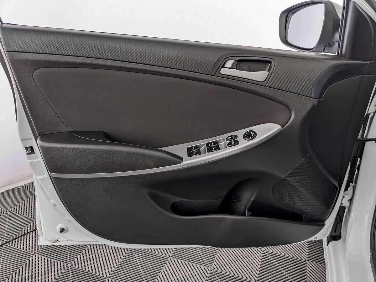 Купить Hyundai Solaris с пробегом. Фото: #12