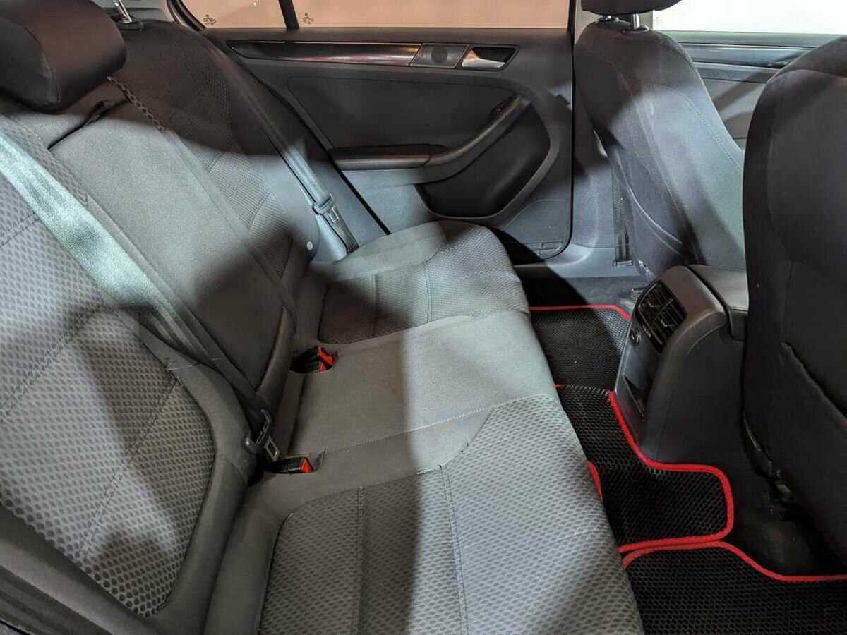 Купить Volkswagen Jetta с пробегом. Фото: #8