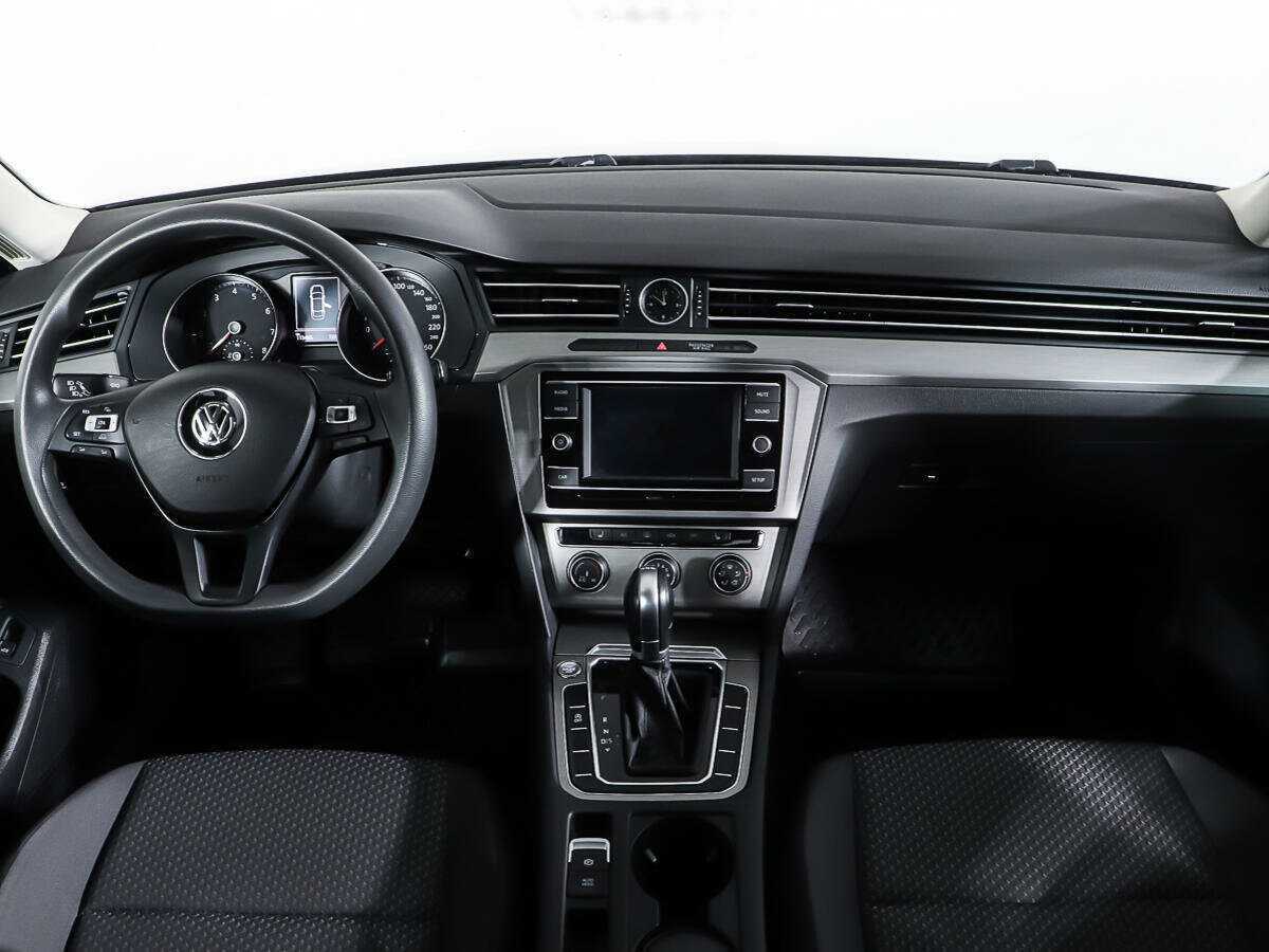 Купить Volkswagen Passat с пробегом. Фото: #11