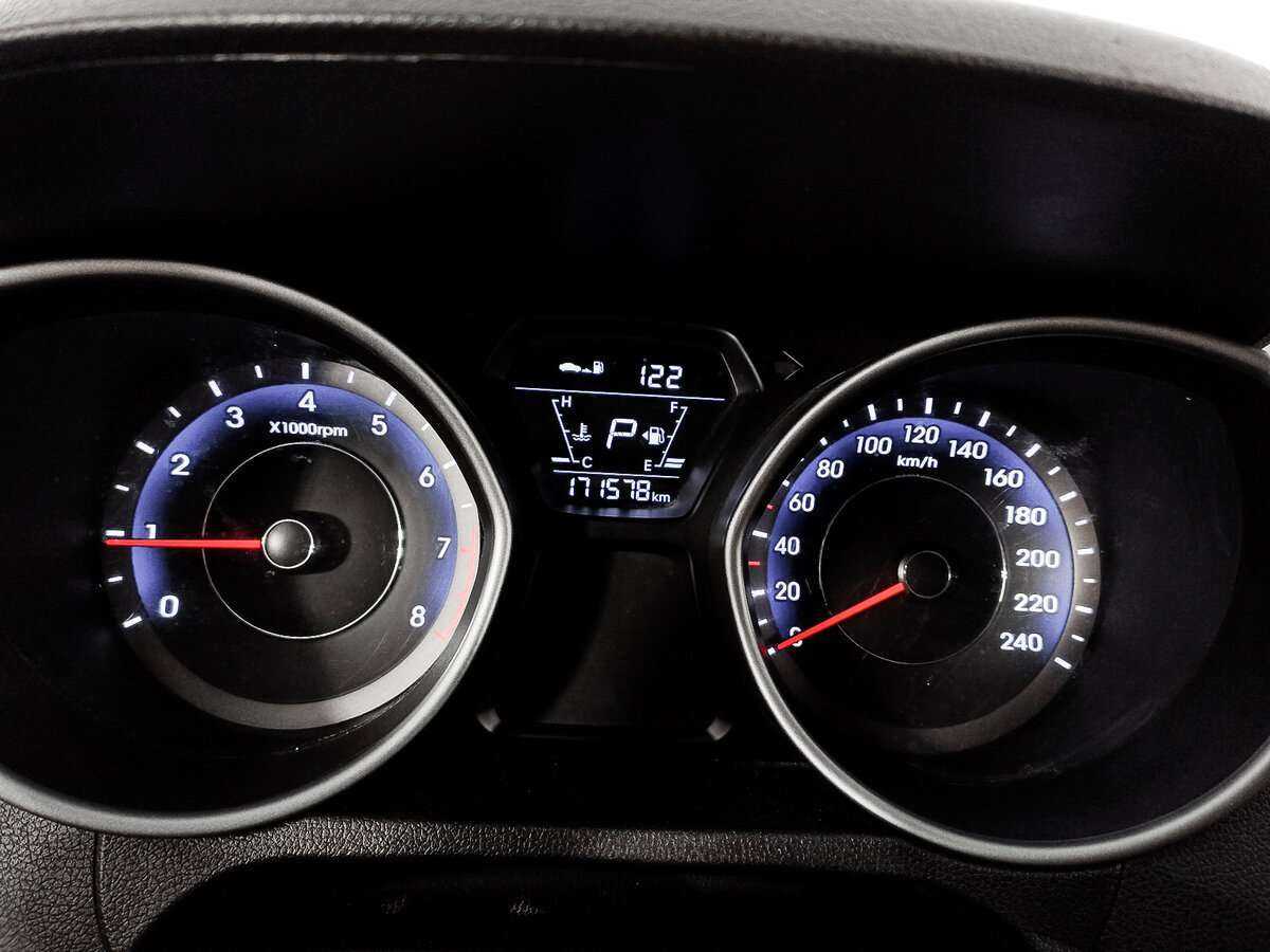Купить Hyundai Elantra с пробегом. Фото: #10