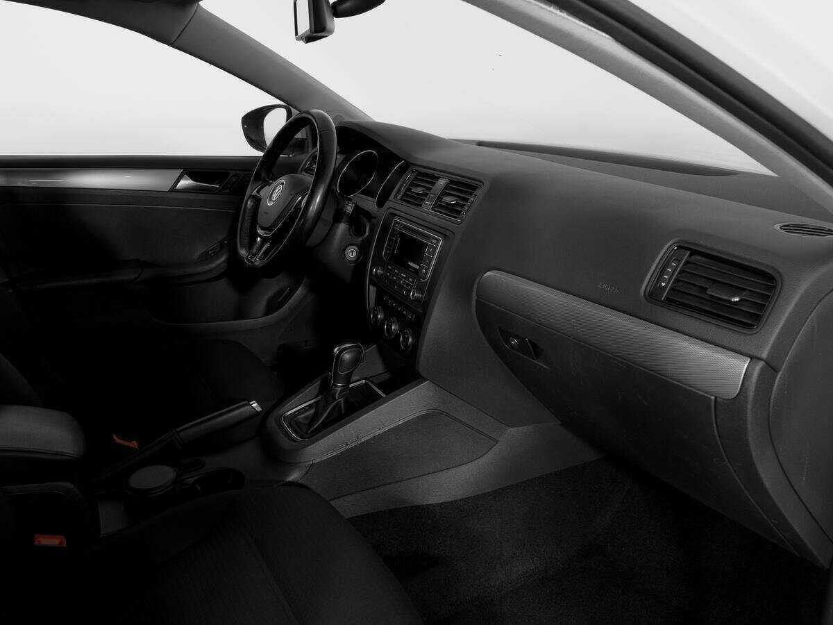 Купить Volkswagen Jetta с пробегом. Фото: #8