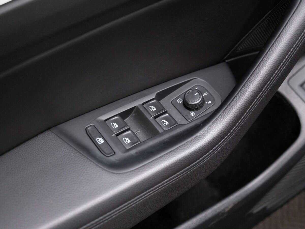 Купить Volkswagen Passat с пробегом. Фото: #22