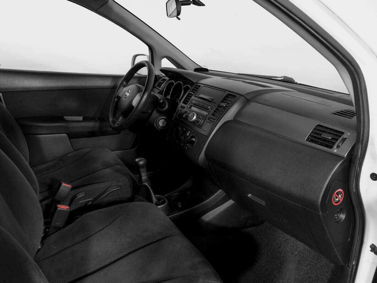 Купить Nissan Tiida с пробегом. Фото: #7