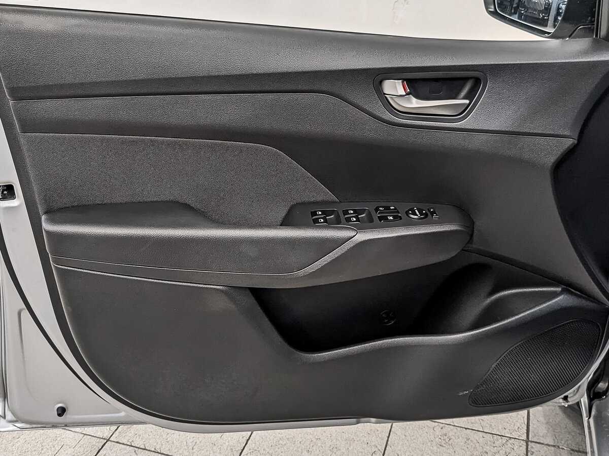 Купить Hyundai Solaris с пробегом. Фото: #18