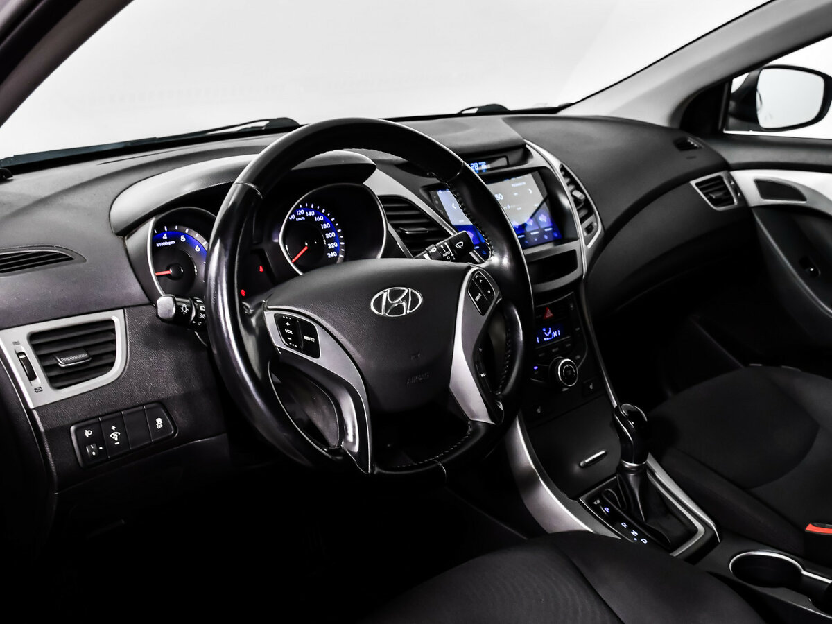 Купить Hyundai Elantra с пробегом. Фото: #11