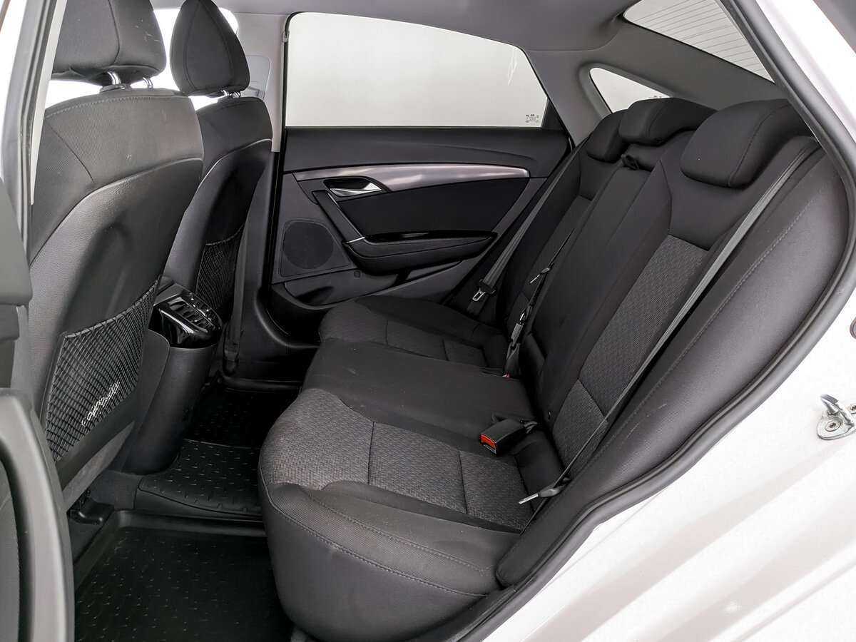 Купить Hyundai i40 с пробегом. Фото: #9