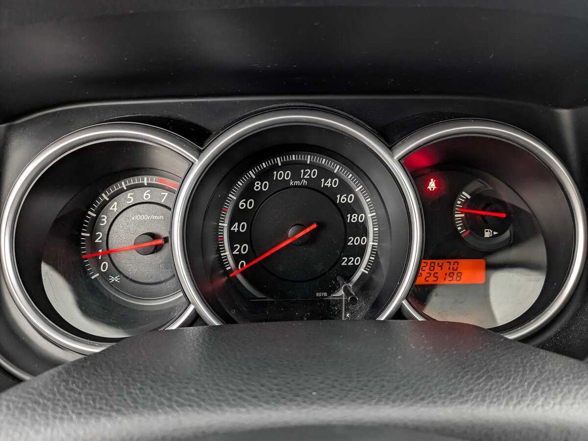 Купить Nissan Tiida с пробегом. Фото: #15