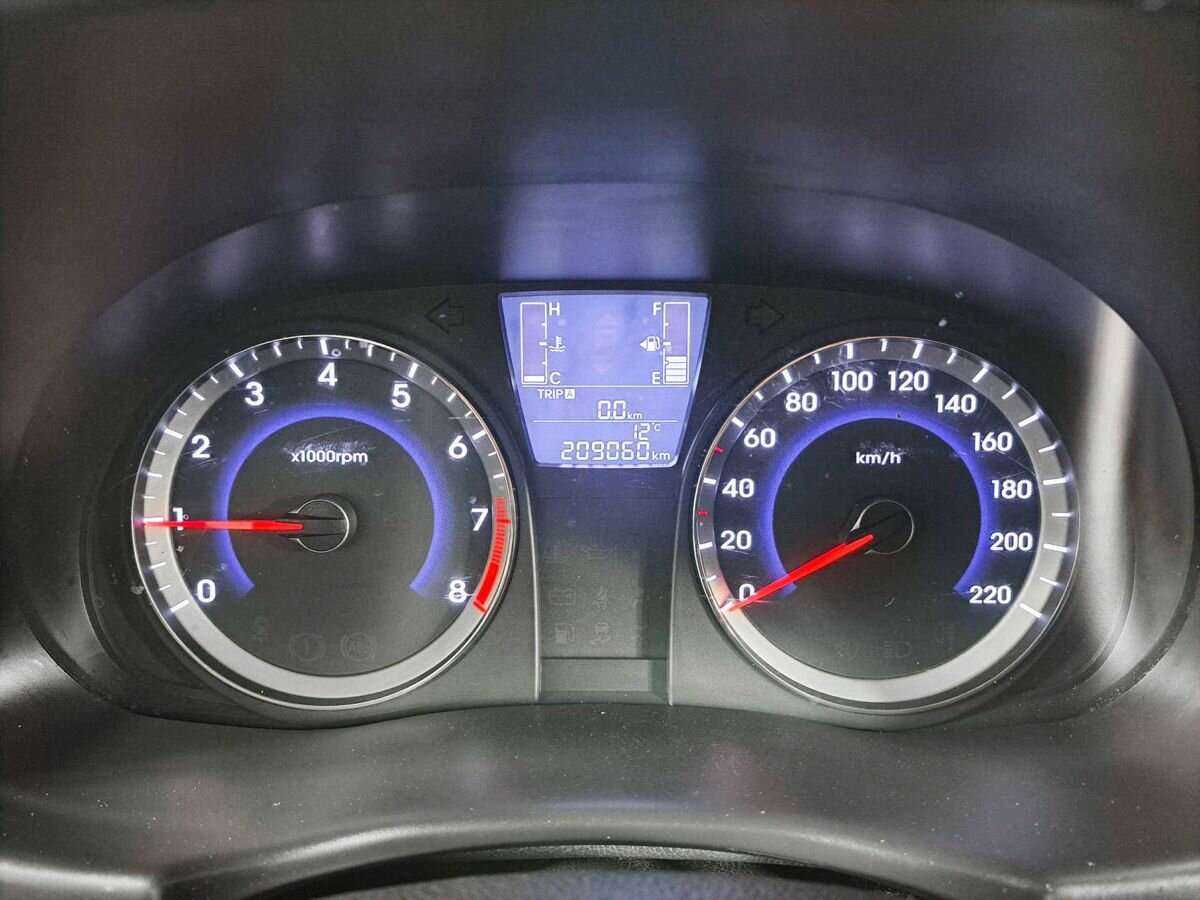 Купить Hyundai Solaris с пробегом. Фото: #8