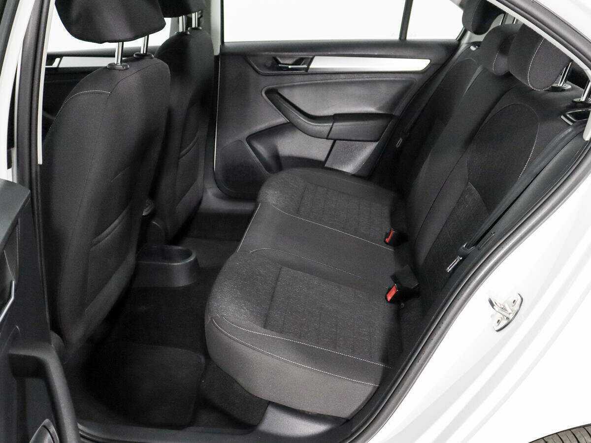 Купить Skoda Rapid с пробегом. Фото: #9