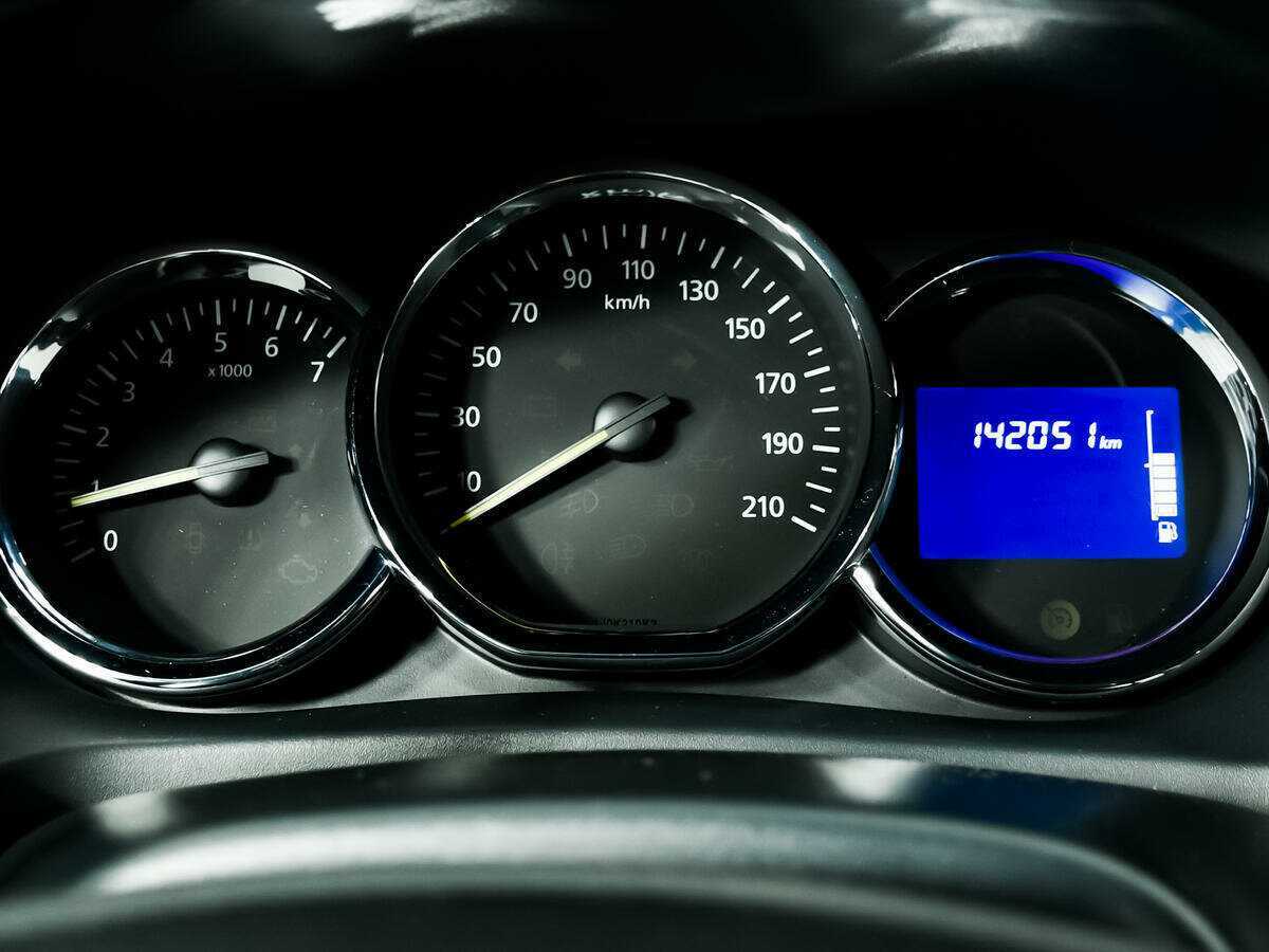 Купить Renault Logan с пробегом. Фото: #9