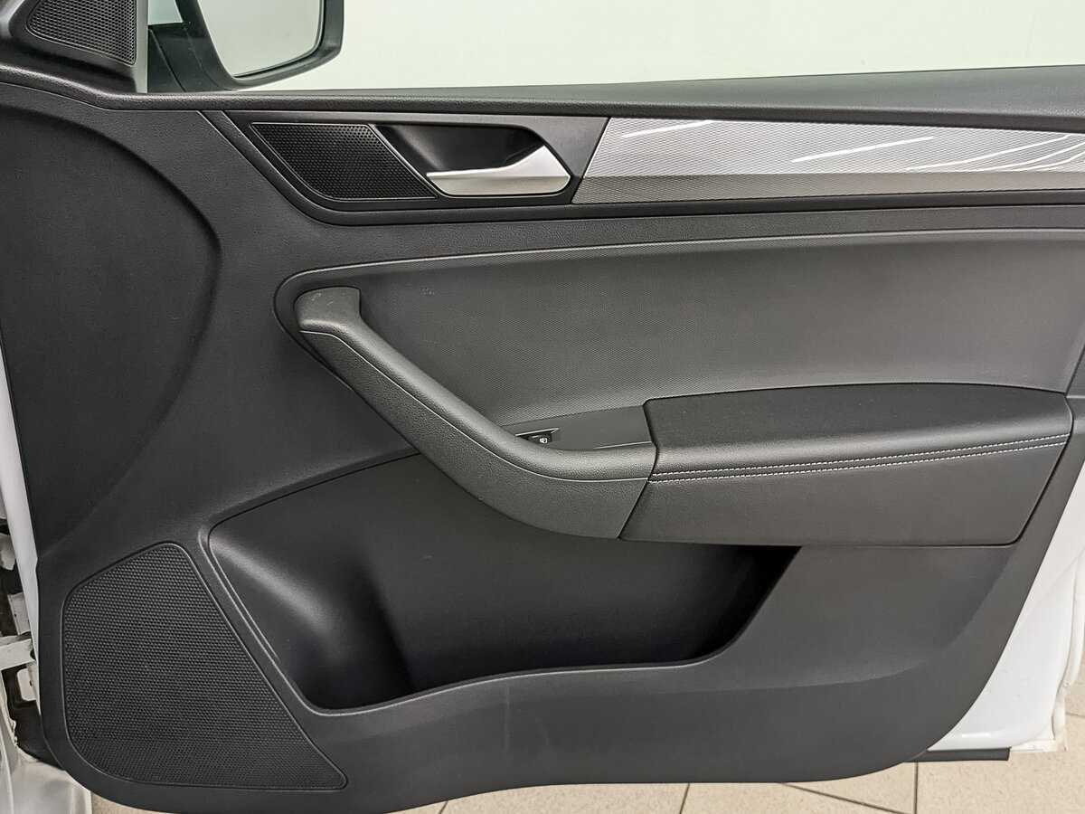 Купить Volkswagen Polo с пробегом. Фото: #23