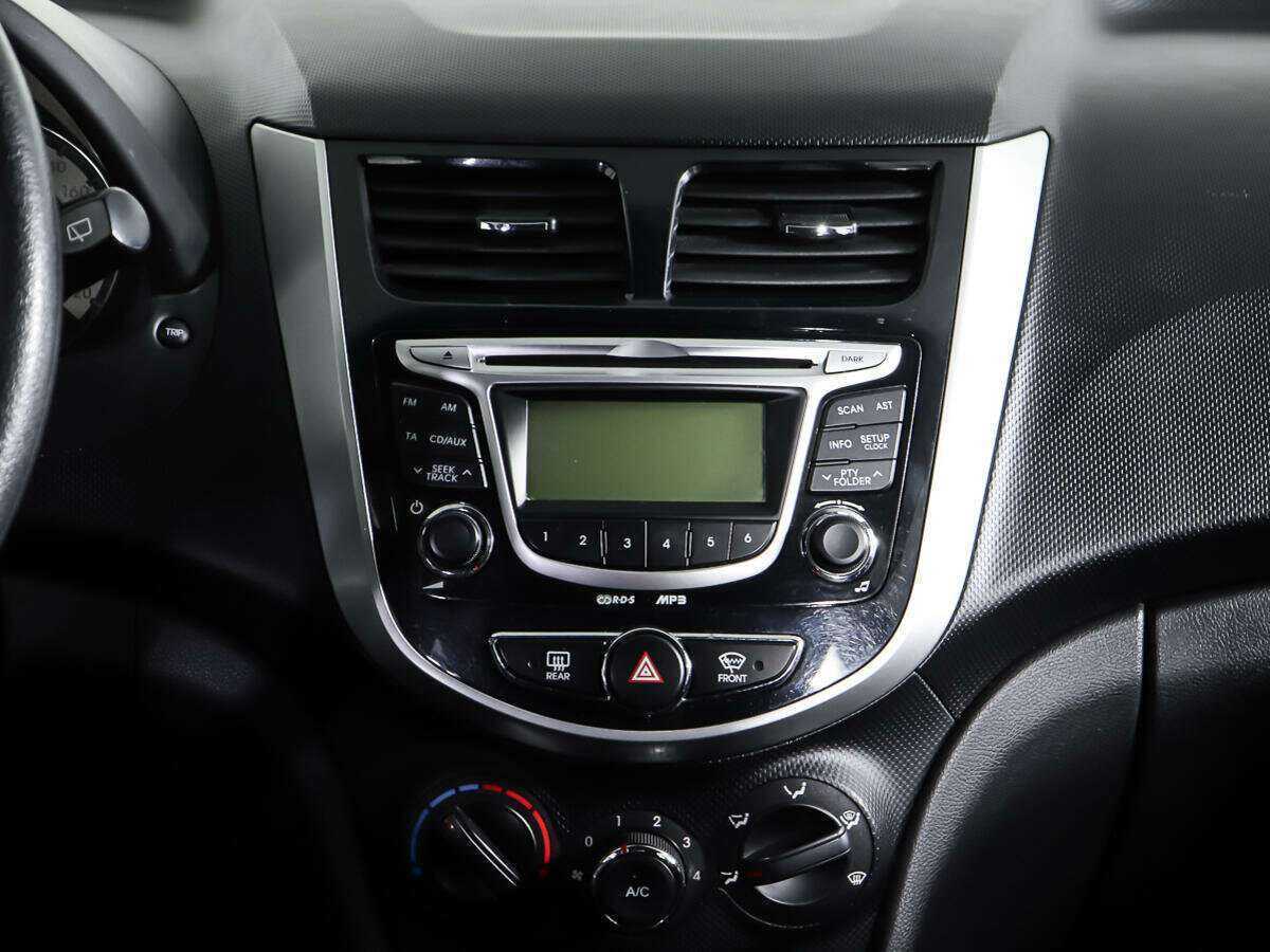 Купить Hyundai Solaris с пробегом. Фото: #11