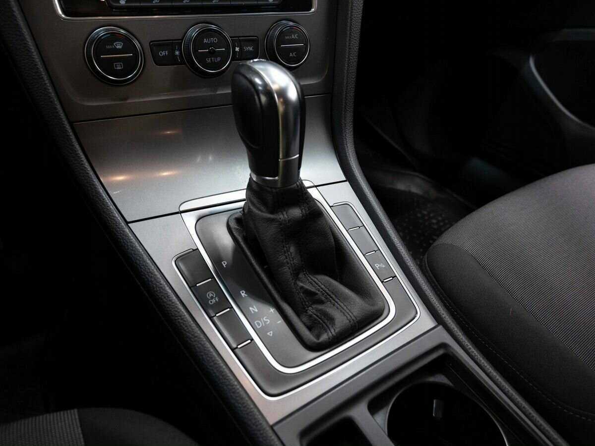 Купить Volkswagen Golf с пробегом. Фото: #21