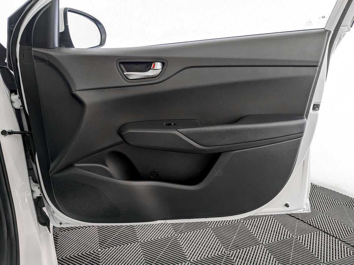 Купить Hyundai Solaris с пробегом. Фото: #20