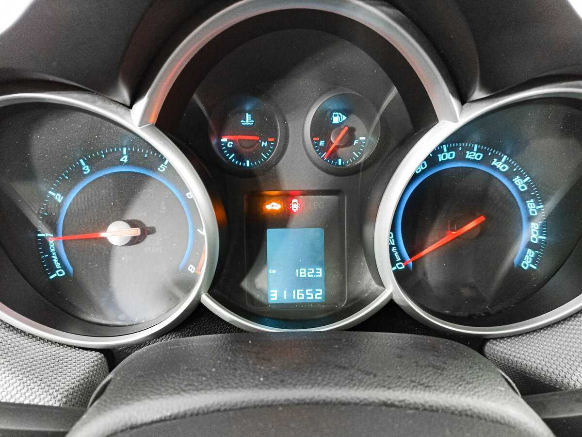 Купить Chevrolet Cruze с пробегом. Фото: #10