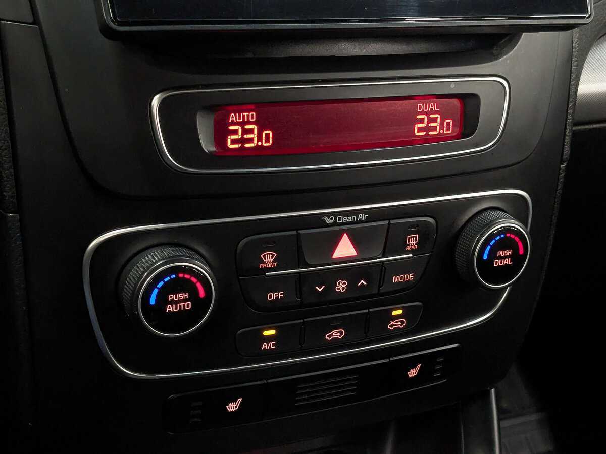 Купить Kia Sorento с пробегом. Фото: #20